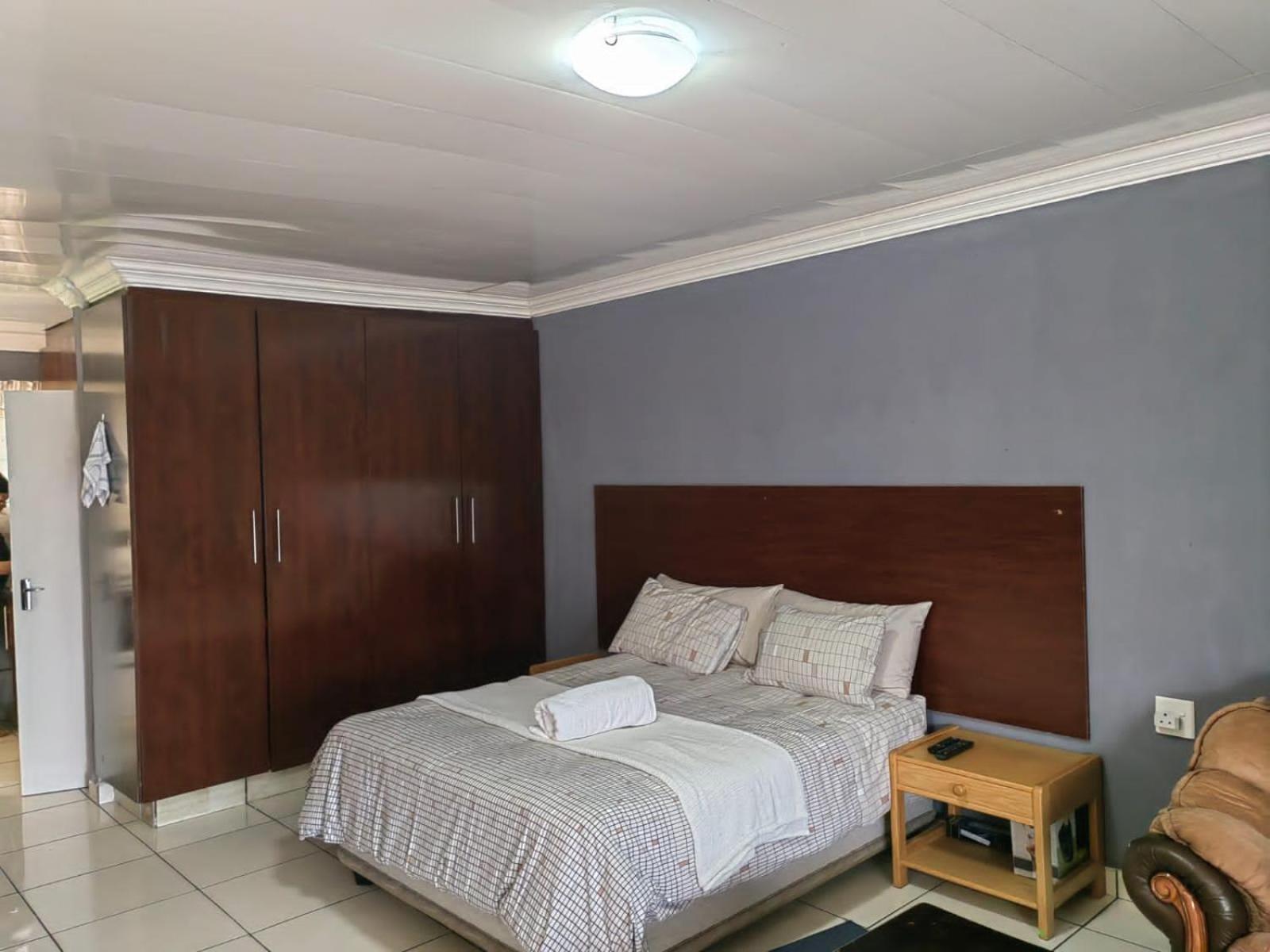 Sibahlenomhlambi Guesthouse Спрингс Экстерьер фото