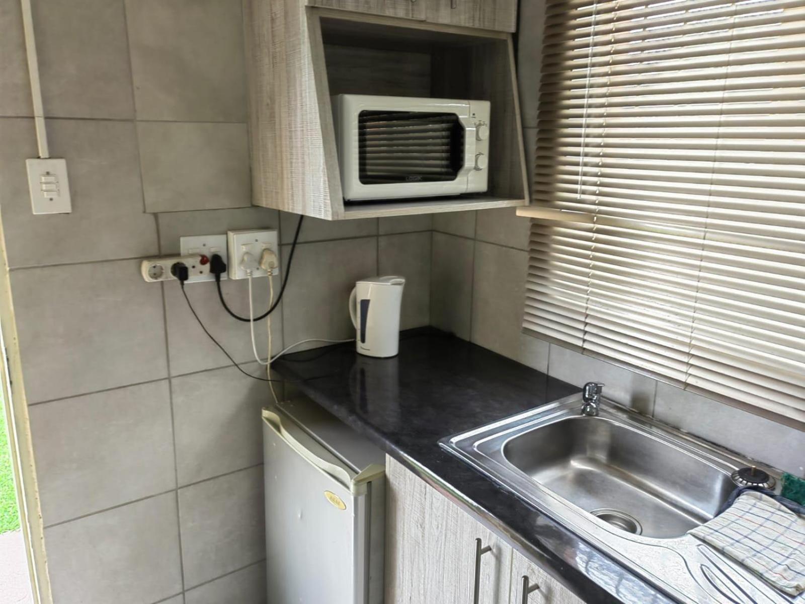 Sibahlenomhlambi Guesthouse Спрингс Номер фото